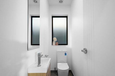 Photo of property in 37b Flanshaw Road, Te Atatu South, Auckland, 0610