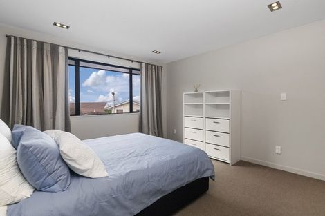 Photo of property in 87 Knights Road, Rothesay Bay, Auckland, 0630