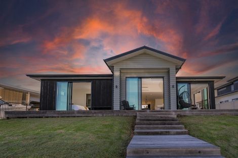 Photo of property in 35 Awatea Drive, Whitianga, 3510