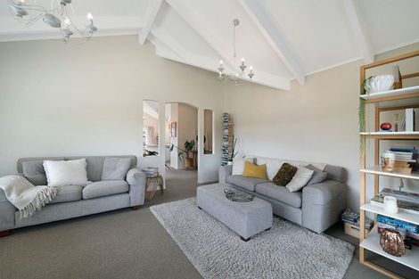 Photo of property in 6 Graven Court, Henderson, Auckland, 0612