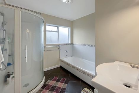 Photo of property in 15 Peppertree Glade, Kelvin Grove, Palmerston North, 4414