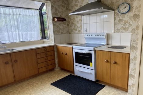 Photo of property in 227 Edmonton Road, Te Atatu South, Auckland, 0610