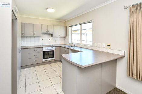 Photo of property in 2 Carisbrook Crescent, Papakura, 2110