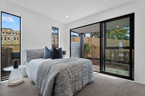 Photo of property in 1/33 Elizabeth Drive, West Harbour, Auckland, 0618