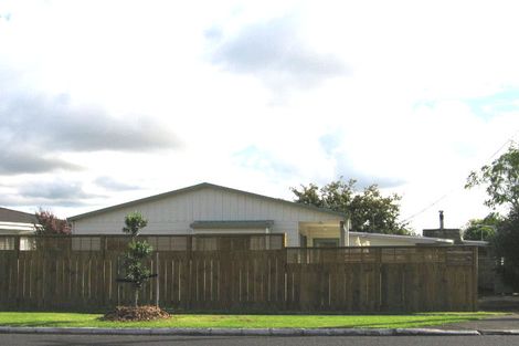 Photo of property in 48 Gloria Avenue, Te Atatu Peninsula, Auckland, 0610