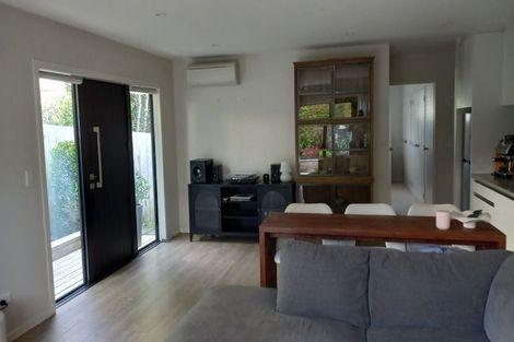 Photo of property in 2/7 Delisle Place, Windsor Park, Auckland, 0632