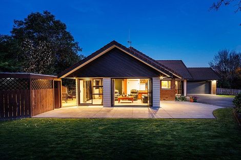 Photo of property in 15 Ashburn Lane, Awapuni, Palmerston North, 4412