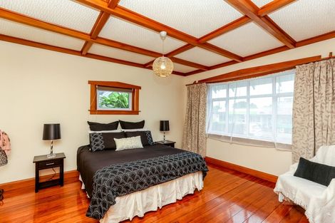 Photo of property in 5 Huatoki Street, Vogeltown, New Plymouth, 4310
