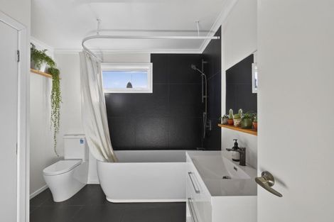 Photo of property in 8 Konini Street, Inglewood, 4330