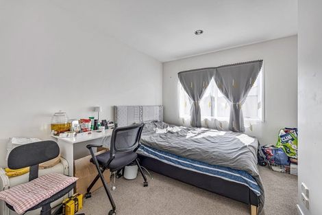 Photo of property in 8/30 John Jennings Drive, Oteha, Auckland, 0632