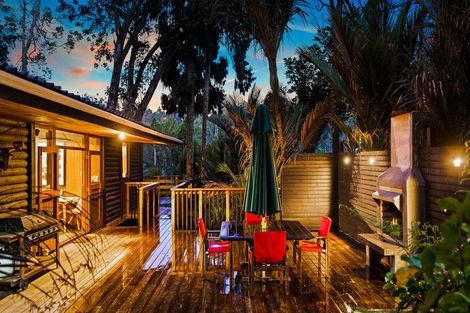 Photo of property in 24 Mahoe Road, Titirangi, Auckland, 0604