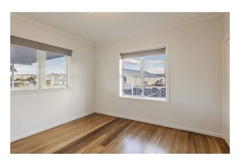 Photo of property in 1/11 Meeanee Quay, Westshore, Napier, 4110