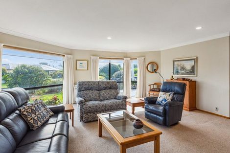 Photo of property in 11 Barrett Drive, Waikanae Beach, Waikanae, 5036