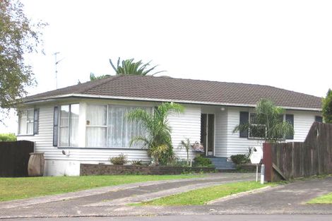 Photo of property in 23 Lydford Place, Glendene, Auckland, 0602