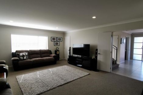 Photo of property in 21 Bellshill Close, Wattle Downs, Auckland, 2103