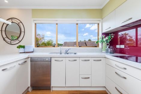 Photo of property in 3 Serrita Avenue, Sunnyhills, Auckland, 2010