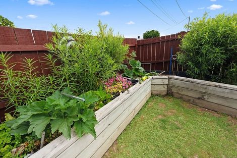 Photo of property in 2/2 Law Street, Torbay, Auckland, 0630