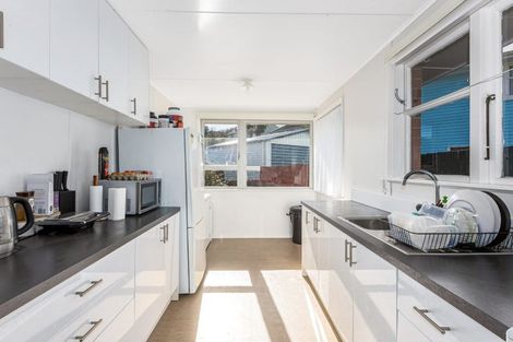 Photo of property in 28 Durham Street, Cannons Creek, Porirua, 5024