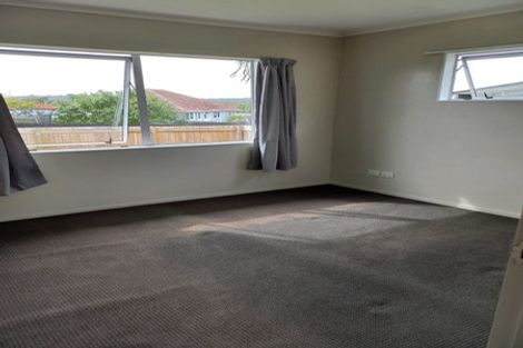 Photo of property in 47 Fairclough Road, Beach Haven, Auckland, 0626