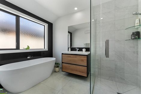 Photo of property in 25 Silicon Way, Fitzherbert, Palmerston North, 4410