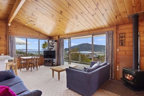 Photo of property in 9 Tirinui Crescent, Tairua, 3508