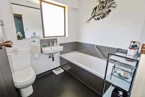 Photo of property in 10 Smith Street, Dannevirke, 4930