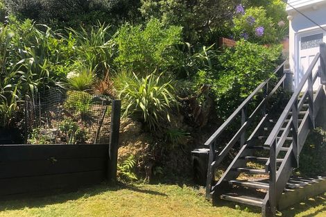 Photo of property in 70 Melbourne Road, Island Bay, Wellington, 6023