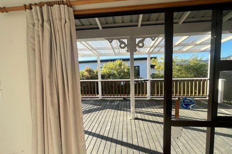 Photo of property in 28 Pohutukawa Avenue, Red Beach, 0932