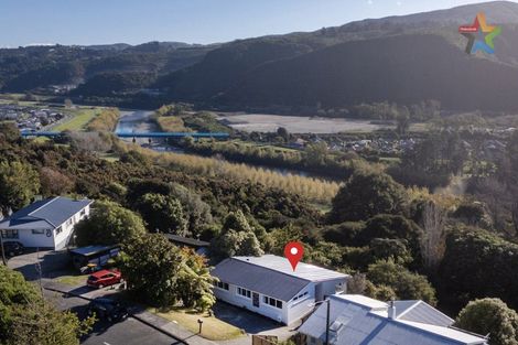 Photo of property in 84 Holborn Drive, Stokes Valley, Lower Hutt, 5019