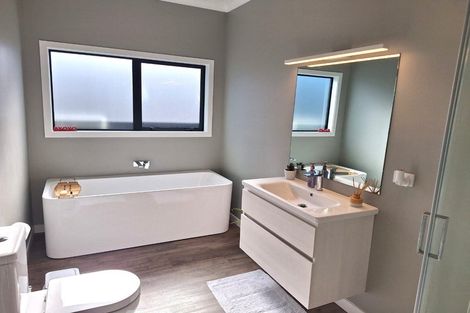 Photo of property in 10 Salisbury Crescent, Wallaceville, Upper Hutt, 5018