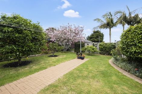 Photo of property in 28 Jandell Crescent, Bucklands Beach, Auckland, 2014