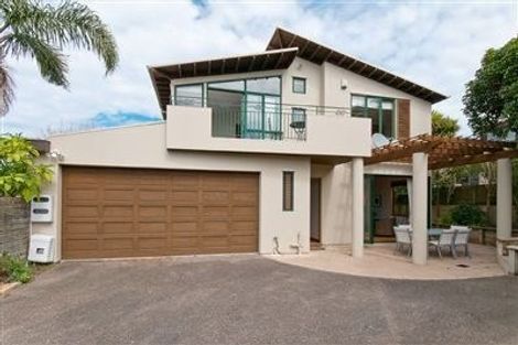 Photo of property in 2/15 Seacliffe Avenue, Belmont, Auckland, 0622