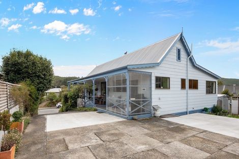 Photo of property in 168 Waikawa Road, Picton, 7220