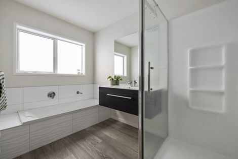 Photo of property in 90 Dunkeld Drive, Papamoa, 3118