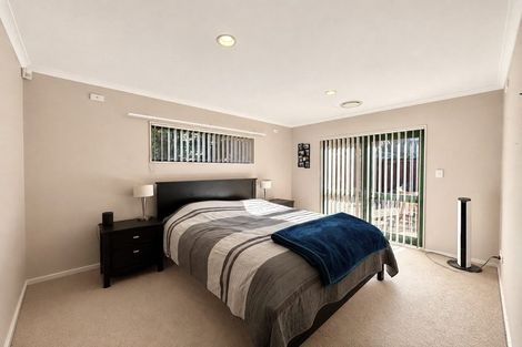 Photo of property in 28 Piper Place, Goodwood Heights, Auckland, 2105