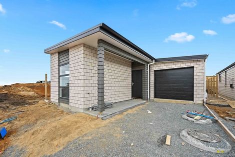 Photo of property in 27 Waruhia Crescent, Rototuna North, 3281