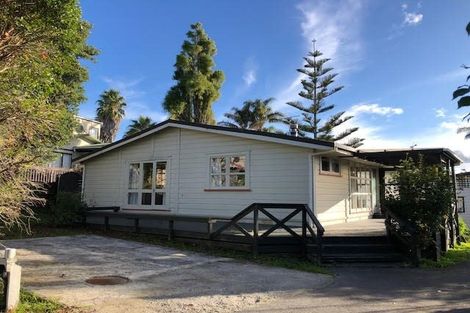 Photo of property in 18 Raphael Place, West Harbour, Auckland, 0618