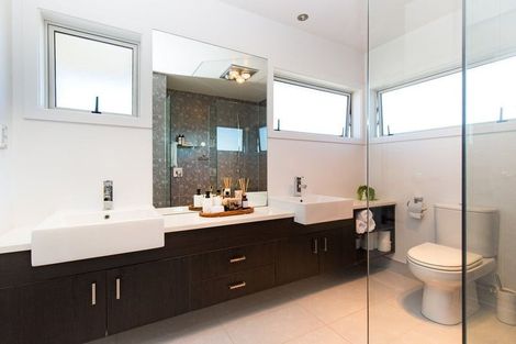 Photo of property in 84 Lake Panorama Drive, Henderson Valley, Auckland, 0612