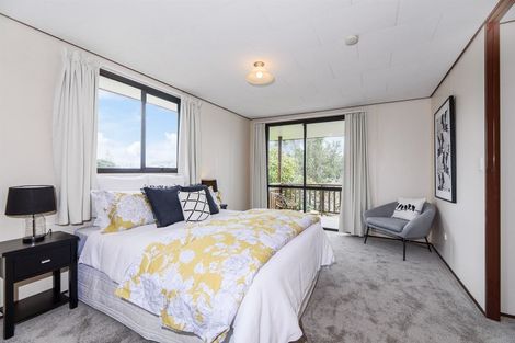Photo of property in 72 Totaravale Drive, Totara Vale, Auckland, 0629
