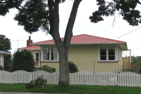 Photo of property in 53 Buscomb Avenue, Henderson, Auckland, 0610