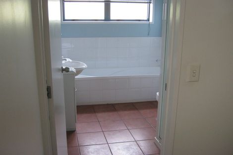 Photo of property in 121a Hobsonville Road, West Harbour, Auckland, 0618