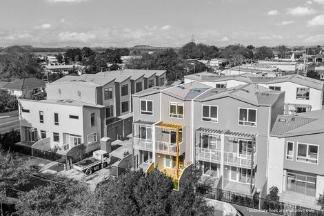 Photo of property in 11/2 Moor Avenue, Te Atatu Peninsula, Auckland, 0610