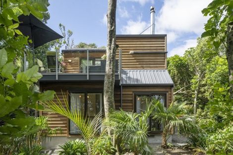 Photo of property in 1 Kakariki Grove, Waikanae, 5036