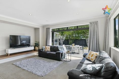 Photo of property in 289 Stokes Valley Road, Stokes Valley, Lower Hutt, 5019