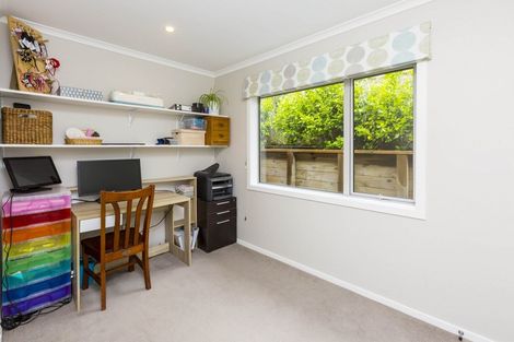 Photo of property in 1 Mckenzie Way, Timberlea, Upper Hutt, 5018