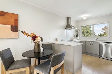 Photo of property in 2/74 Blakeborough Drive, Forrest Hill, Auckland, 0620