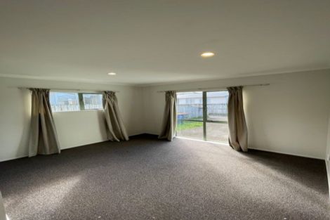 Photo of property in 1/60 Riverpark Crescent, Henderson, Auckland, 0610