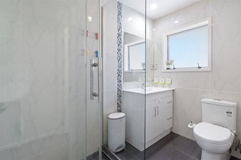 Photo of property in 1/10 May Avenue, Te Atatu South, Auckland, 0610