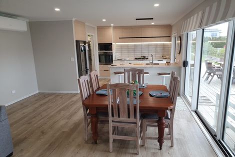 Photo of property in 32 Eagles Way, Cable Bay, 0420