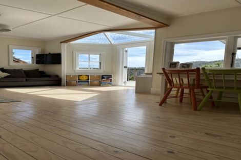 Photo of property in 8 Pendrell Road, Piha, New Lynn, 0772